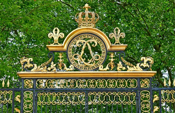 Versalles; Francia - 16 de junio de 2019: La grille du roi —  Fotos de Stock