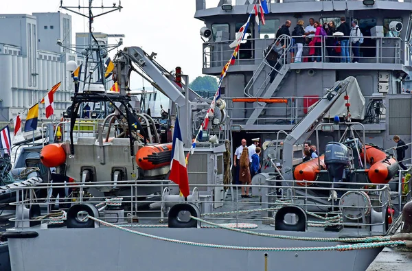 Rouen, França - 10 de junho de 2019: navio aduaneiro francês na Armada — Fotografia de Stock