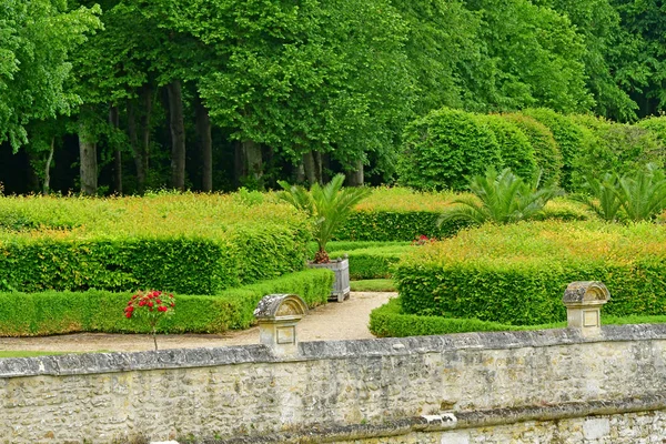 Villarceaux, Francja-Czerwiec 9 2019: historyczny zamek — Zdjęcie stockowe