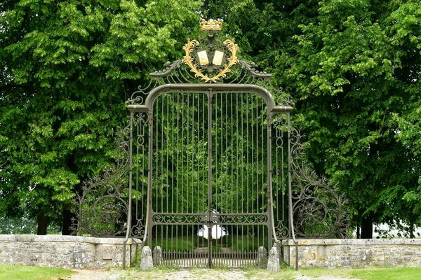 Villarceaux, France - june 9 2019 : historical castle — Stock Photo, Image