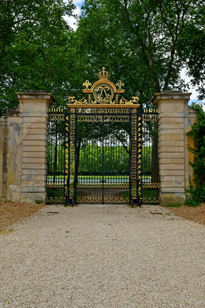 Версаль; Франция - 16 июня 2019 года: La grizzle du roi — стоковое фото
