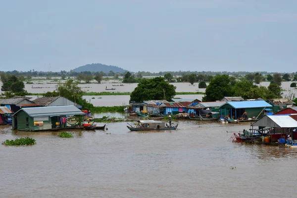 Kampong Chhnang; Reino de Camboya - 22 de agosto de 2018: flotante — Foto de Stock