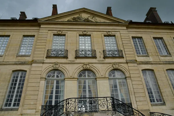 Villarceaux, Frankreich - 9. Juni 2019: historische Burg — Stockfoto