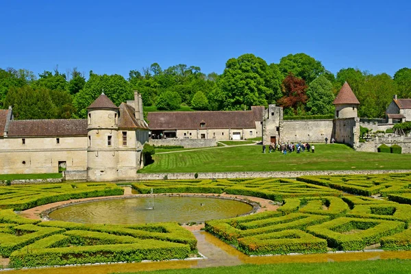 Villarceaux, Frankrijk-mei 15 2019: historisch kasteel — Stockfoto