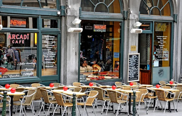 ベルギー、ブリュッセルの美しい街でレストラン — ストック写真