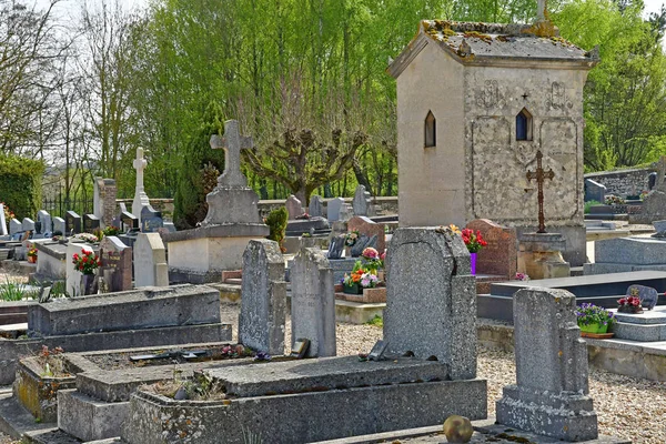 博伊西蒙特， 法国 - 四月 15 2019 ： 坟墓 — 图库照片