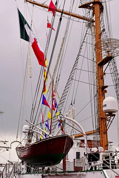 Rouen, Francia - 10 de junio de 2019: la Armada de Rouen, el Cuauhtem —  Fotos de Stock