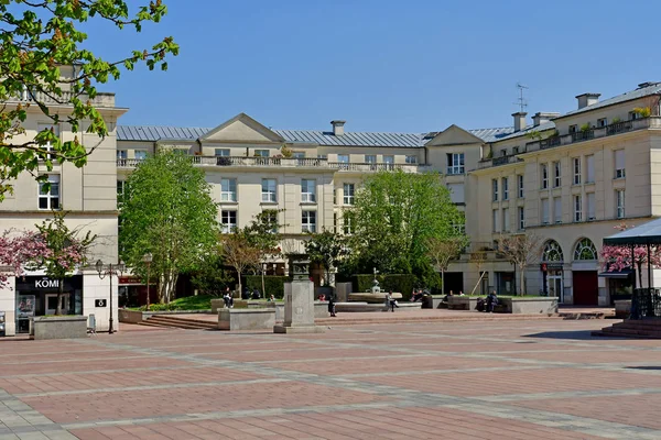 Poissy, Francia - 11 de abril de 2019: la pintoresca ciudad —  Fotos de Stock