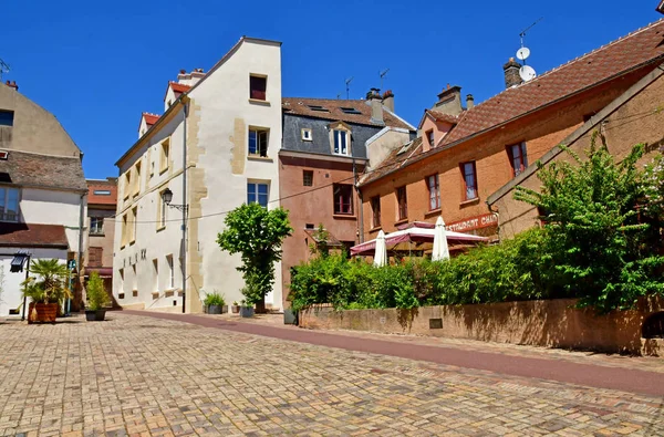 Pontoise, Francie-Červen 2 2019: historické město — Stock fotografie