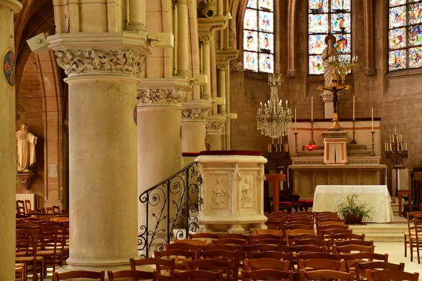 Vigny, Francia - 24 de mayo de 2019: la iglesia de Saint Medard — Foto de Stock