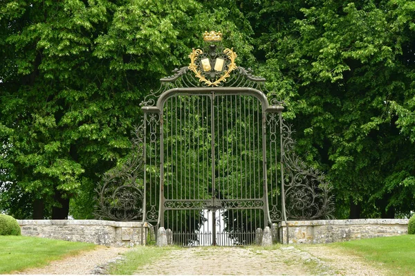 Villarceaux, Frankrijk-9 2019 juni: historisch kasteel — Stockfoto