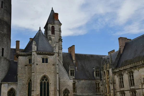 Chateaudun; França - 30 de junho de 2019: o castelo gótico — Fotografia de Stock