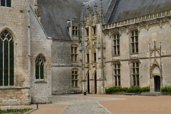 Шатодун; Франция - 30 июня 2019 года: готический замок — стоковое фото