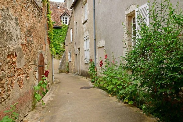 Chateaudun; Francia - 30 de junio de 2019: el casco antiguo de la ciudad — Foto de Stock