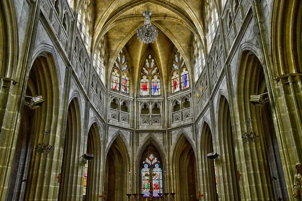 Montoire sur le Loir; Francja - 30 czerwca 2019: Kościół św. Wawrzyńca — Zdjęcie stockowe