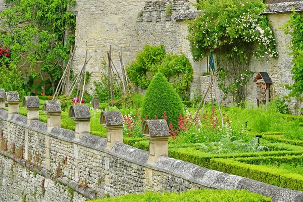 Villarceaux, Frankreich - 9. Juni 2019: historische Burg — Stockfoto