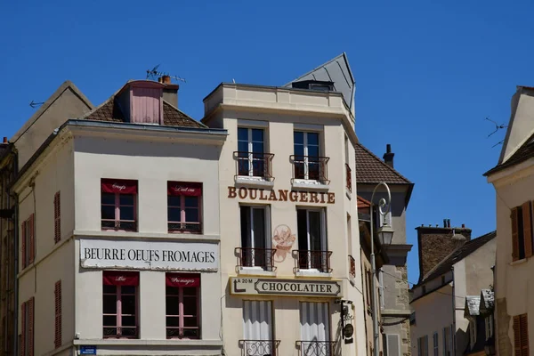 Pontoise, Francie-Červen 2 2019: historické město — Stock fotografie