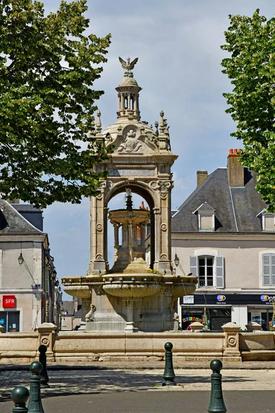 Châteaudun ; France - 30 juin 2019 : place du 18 octobre 1870 — Photo