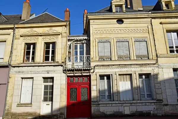 «Монтоїр сюр ле Луар»; Франція-Червень 30 2019: мальовниче місто в — стокове фото