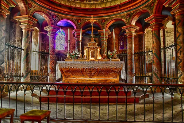 Lunay; França - 30 de junho de 2019: Igreja de Saint Martin — Fotografia de Stock