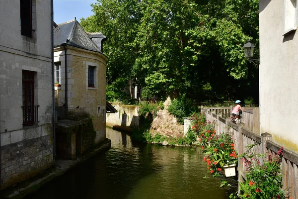 Vendome; Francia - 28 de junio de 2019: la pintoresca ciudad vieja —  Fotos de Stock