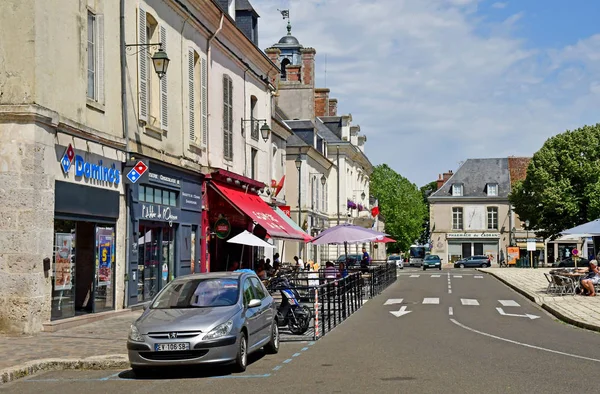 Châteaudun ; France - 30 juin 2019 : place du 18 octobre 1870 — Photo