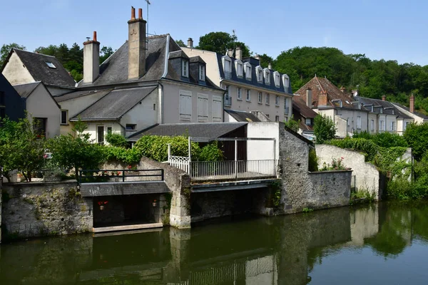 Vendome; Francia - 28 de junio de 2019: la pintoresca ciudad vieja —  Fotos de Stock