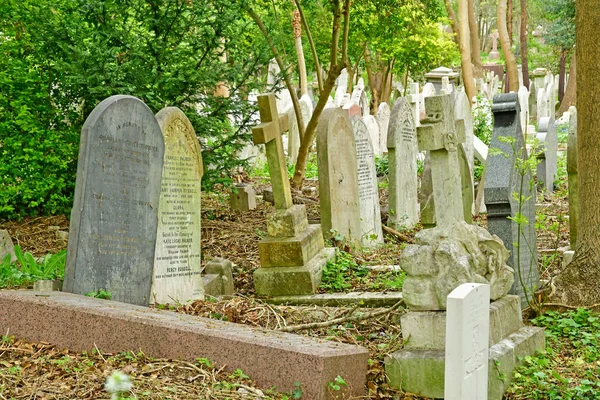 Londres, Inglaterra - 6 de maio de 2019: Cemitério Highgate — Fotografia de Stock