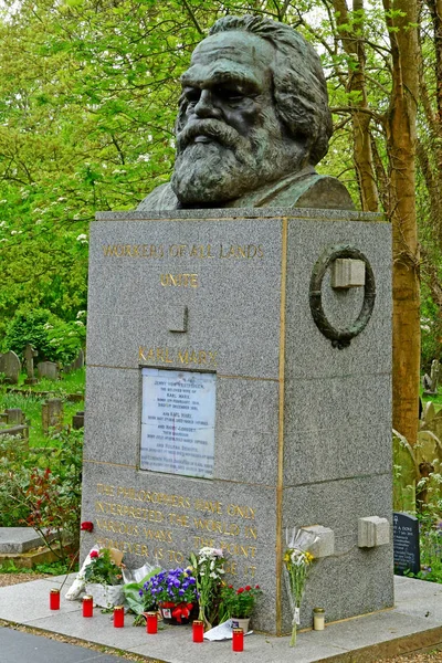 Londres, Inglaterra - 6 de maio de 2019: Cemitério Highgate — Fotografia de Stock