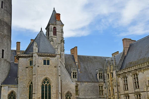 Chateaudun; Francia - 30 de junio de 2019: el castillo gótico —  Fotos de Stock