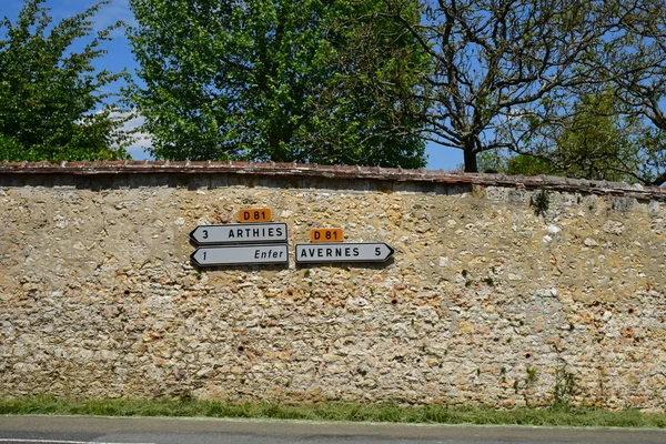 WY dit Joli falu; Franciaország-május 24 2019: a kis falu — Stock Fotó