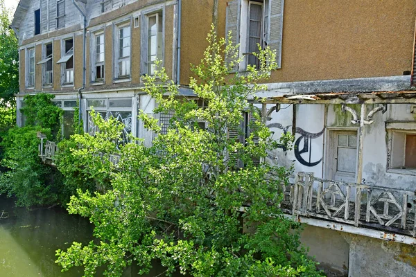 Vendome; França - 28 de junho de 2019: a pitoresca cidade velha — Fotografia de Stock