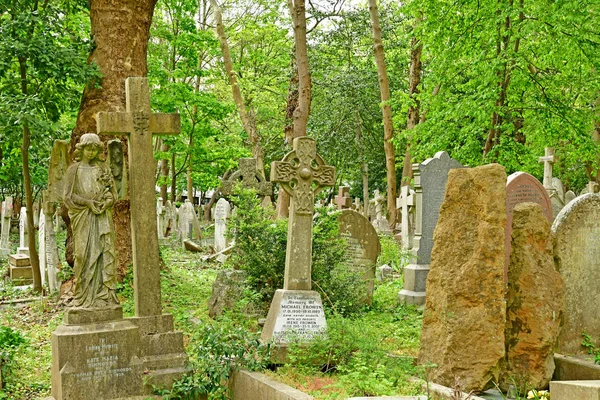 Londres, Inglaterra - 6 de maio de 2019: Cemitério Highgate — Fotografia de Stock