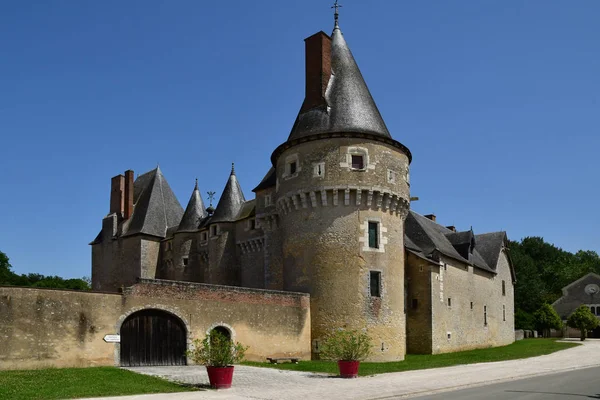 Fougeres sur Bievre; Francia - 30 de junio de 2019: castillo medieval —  Fotos de Stock