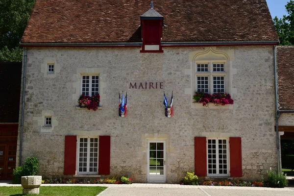 Fougeres sur Bievre; Francie-červen 30 2019: městská radnice — Stock fotografie