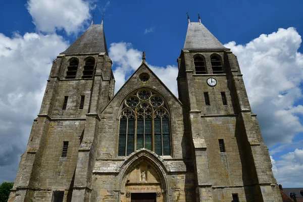 Ecouis, France - july 10 2019 : the collegiate church built betw — Stock Photo, Image