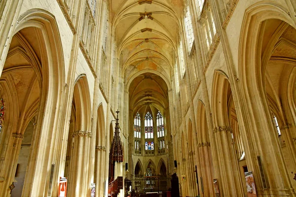 Vendome; Francia - 28 de junio de 2019: la abadía trinitaria de Vendome — Foto de Stock