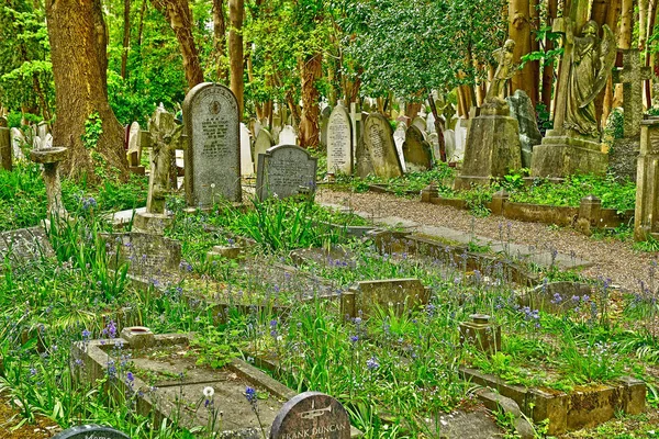 Londres, Inglaterra - 6 de maio de 2019: Cemitério Highgate — Fotografia de Stock