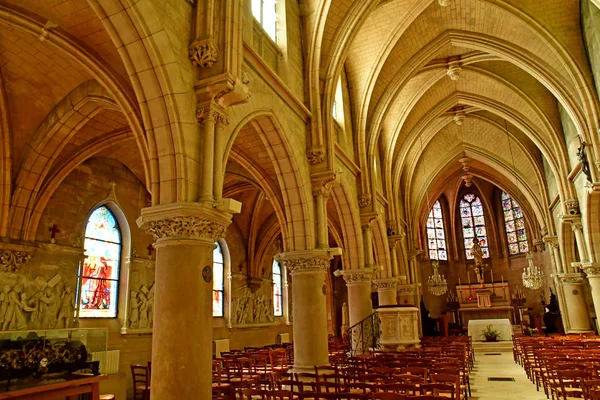Vigny, Fransa-Mayıs 24 2019: Saint Medard Kilisesi — Stok fotoğraf