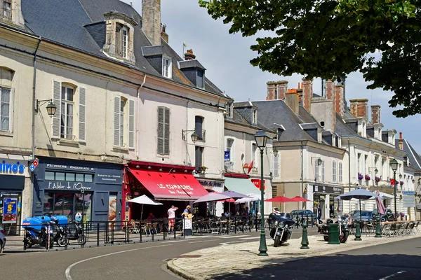 Chateaudun; Frankrijk - 30 juni 2019: place du 18 octobre 1870 — Stockfoto