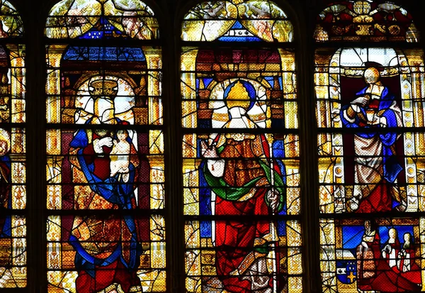 Les Andelys; France - july 2 2019 : collegiate church Notre Dame — Stock Photo, Image