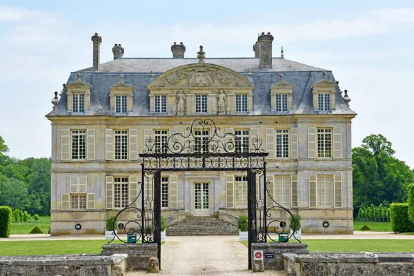 Guéry en Vexin, França - 24 de maio de 2019: centro da aldeia — Fotografia de Stock