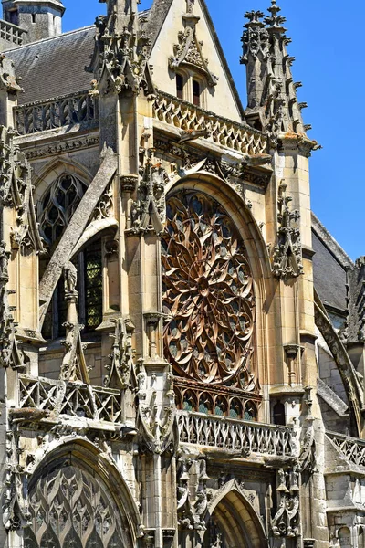 Les Andelys; Franța - 2 iulie 2019: biserica colegială Notre Dame — Fotografie, imagine de stoc