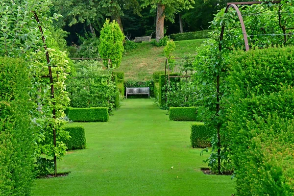 Sasnieres; Francia - 30 de junio de 2019: du Plessis Sasnieres garden — Foto de Stock