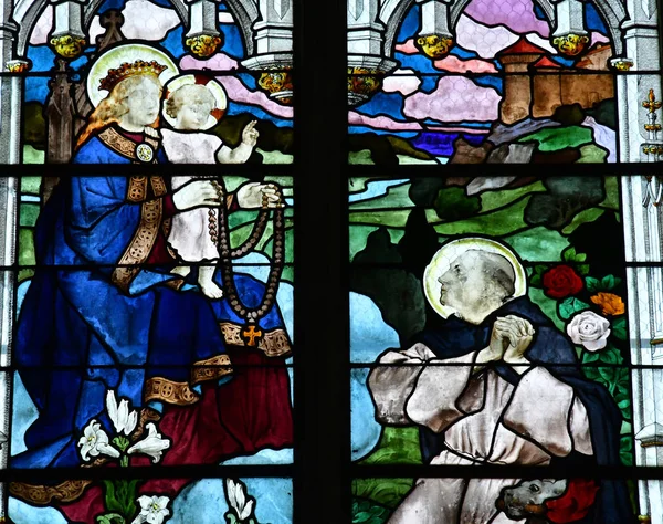 Montoire sur le Loir; Francie - červen 30 2019: Kostel sv. Laurenta — Stock fotografie