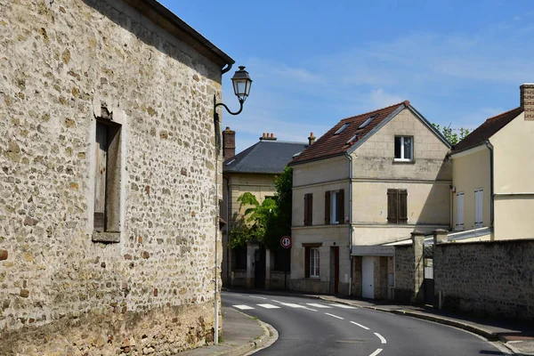 Avernes, França - 24 de maio de 2019: centro da aldeia — Fotografia de Stock