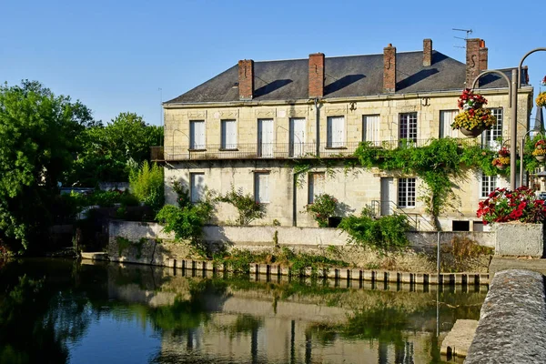 Montoire sur le Loir; Francia - 30 de junio de 2019: pintoresca ciudad en —  Fotos de Stock