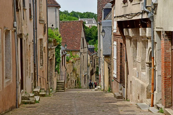 Chateaudun; Francie-červen 30 2019: staré městské centrum — Stock fotografie