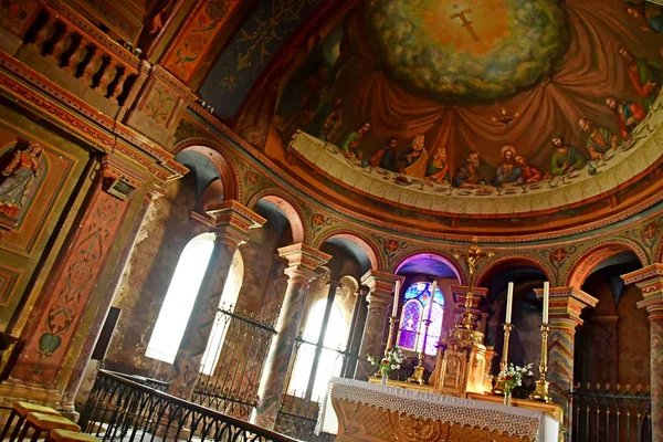 Lunay; Франція-Червень 30 2019: Церква Святого Мартіна — стокове фото