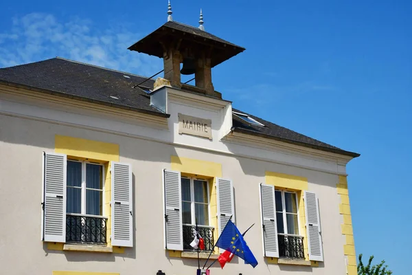 Avernes, Frankreich - 24. Mai 2019: Dorfzentrum — Stockfoto